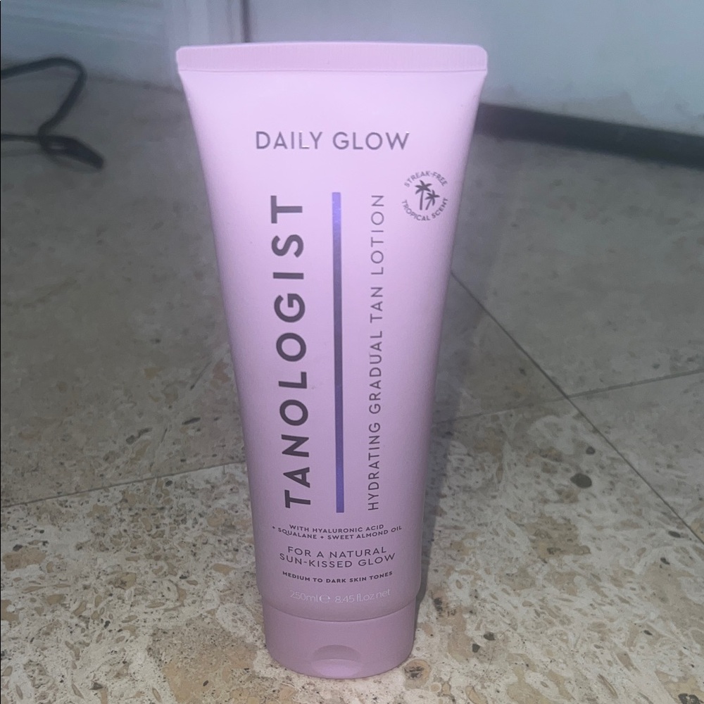 Tanologist Daily Glow Hydrating Gradual Tan Lotion